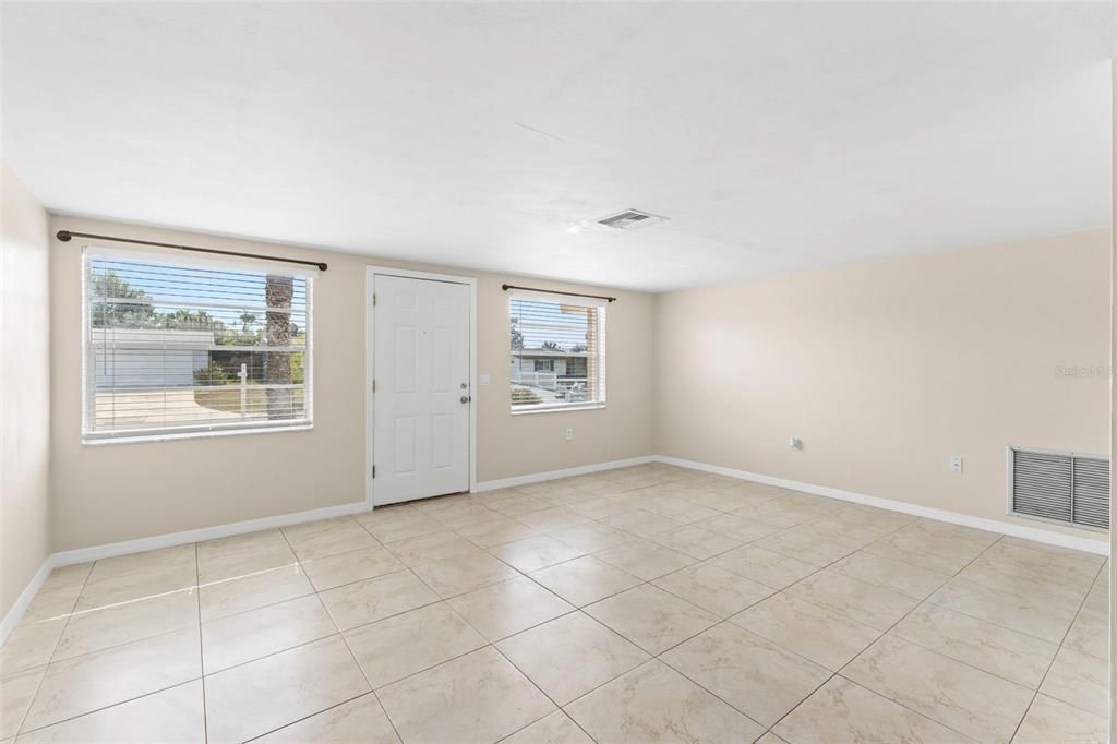 Activo con contrato: $205,000 (2 camas, 1 baños, 1104 Pies cuadrados)