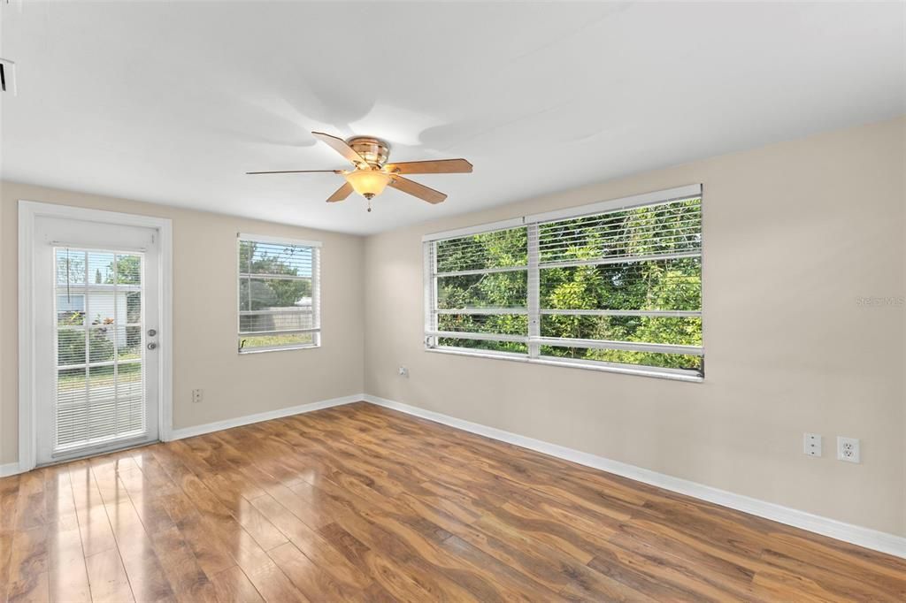 Activo con contrato: $205,000 (2 camas, 1 baños, 1104 Pies cuadrados)