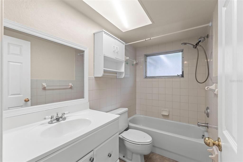 Activo con contrato: $205,000 (2 camas, 1 baños, 1104 Pies cuadrados)