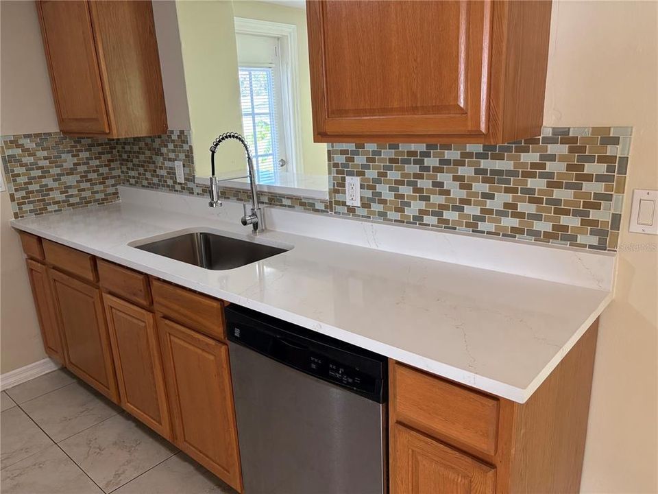 Activo con contrato: $205,000 (2 camas, 1 baños, 1104 Pies cuadrados)