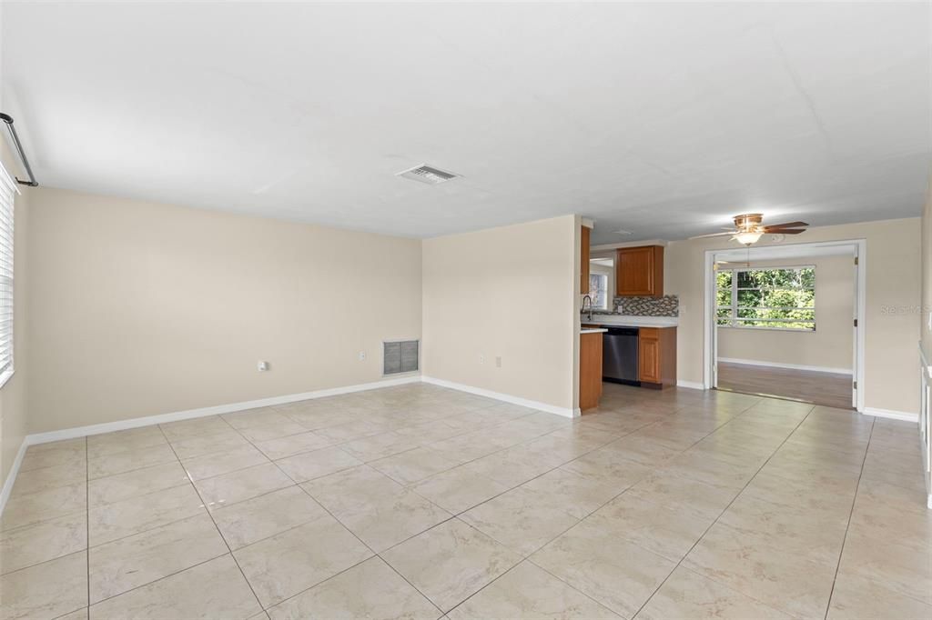 Activo con contrato: $205,000 (2 camas, 1 baños, 1104 Pies cuadrados)