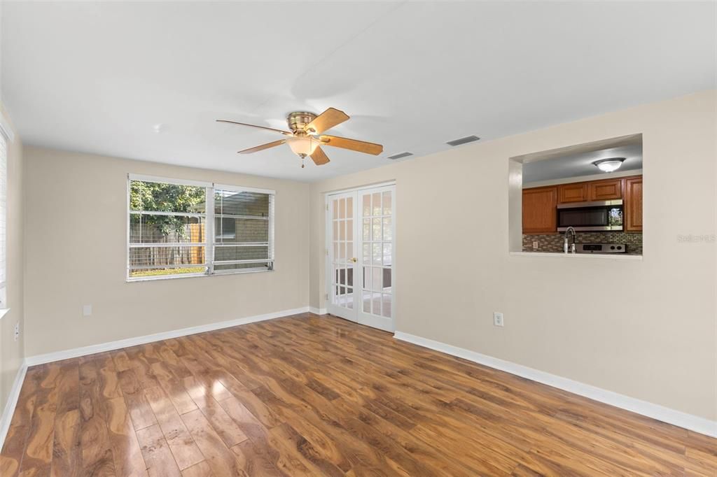 Activo con contrato: $205,000 (2 camas, 1 baños, 1104 Pies cuadrados)