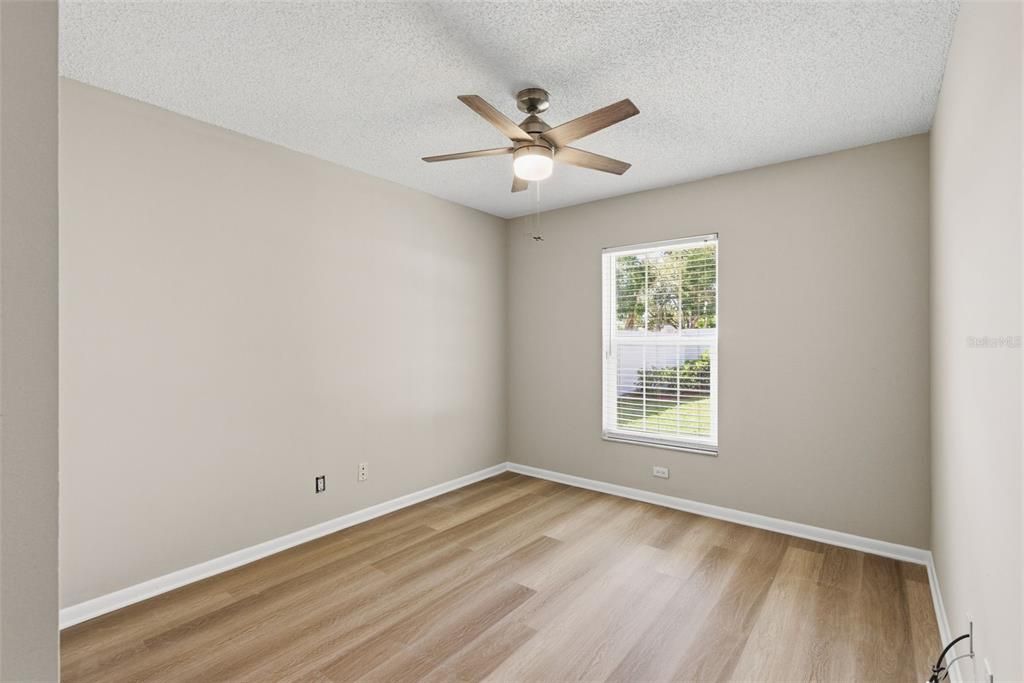 Под контрактом: $364,900 (3 спален, 2 ванн, 1246 Квадратных фут)