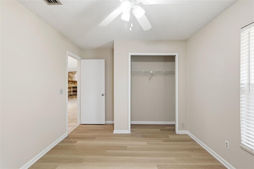 Под контрактом: $364,900 (3 спален, 2 ванн, 1246 Квадратных фут)