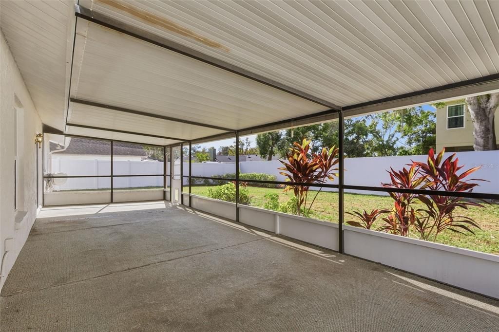 Под контрактом: $364,900 (3 спален, 2 ванн, 1246 Квадратных фут)