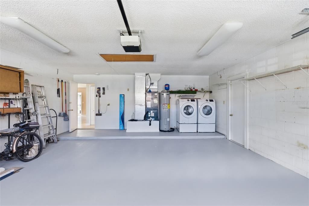 Под контрактом: $364,900 (3 спален, 2 ванн, 1246 Квадратных фут)