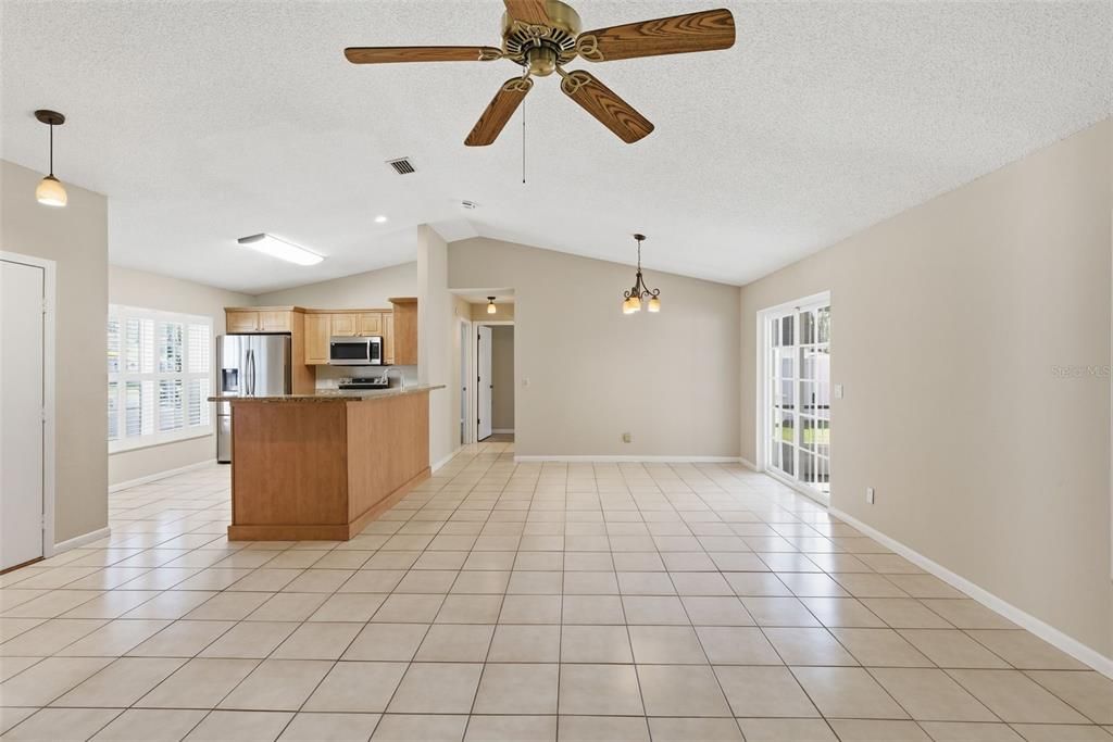 Под контрактом: $364,900 (3 спален, 2 ванн, 1246 Квадратных фут)