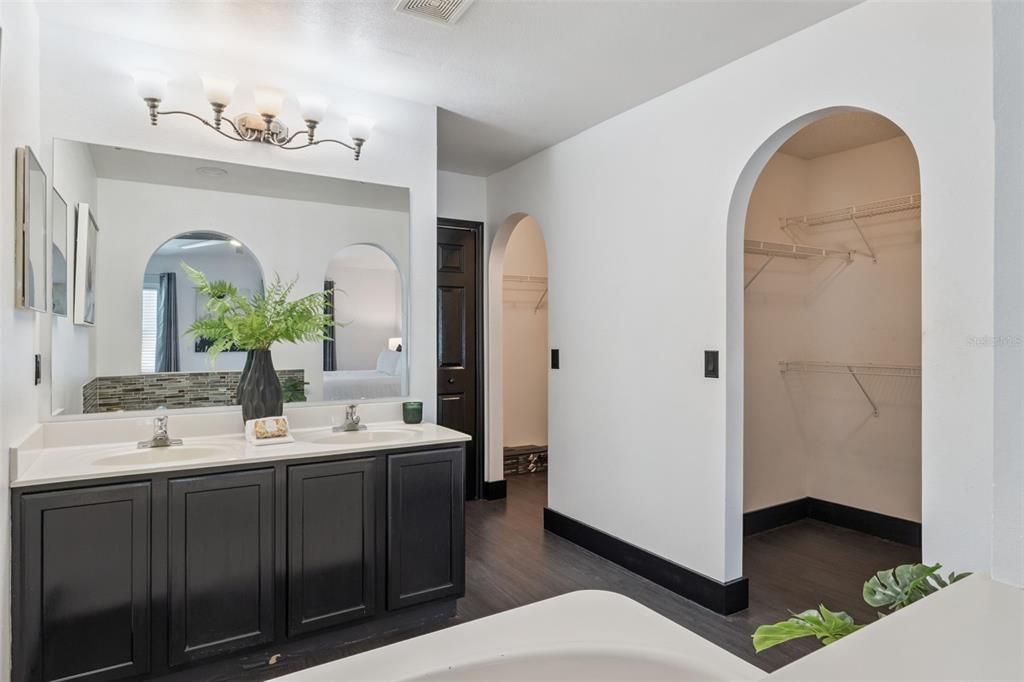 En Venta: $634,900 (4 camas, 2 baños, 2882 Pies cuadrados)