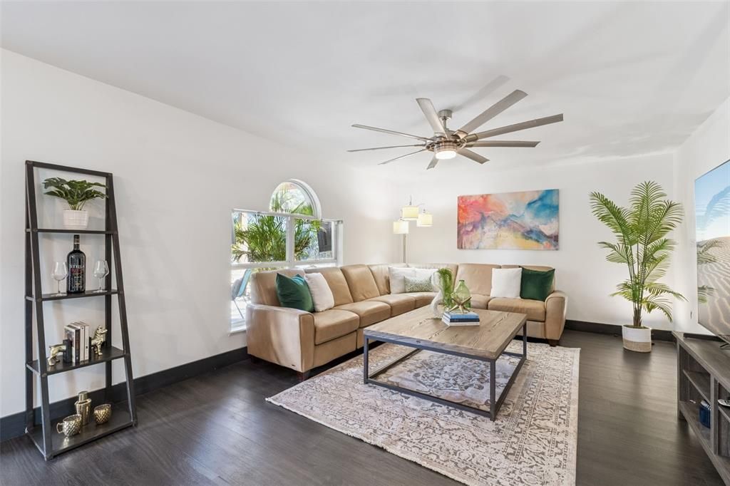 En Venta: $634,900 (4 camas, 2 baños, 2882 Pies cuadrados)