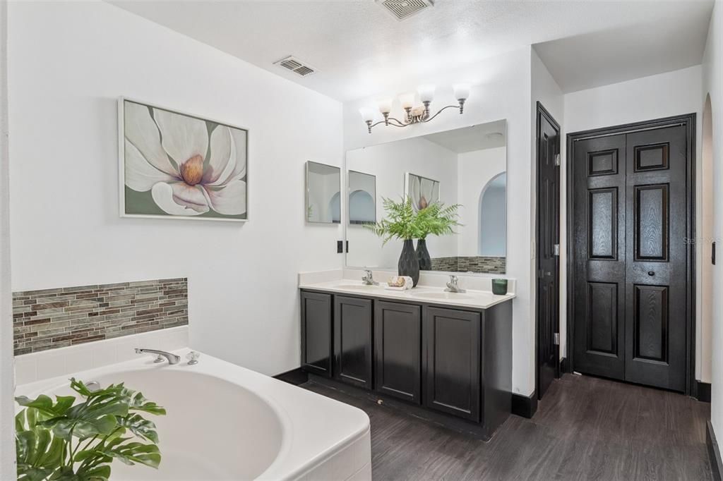 En Venta: $634,900 (4 camas, 2 baños, 2882 Pies cuadrados)