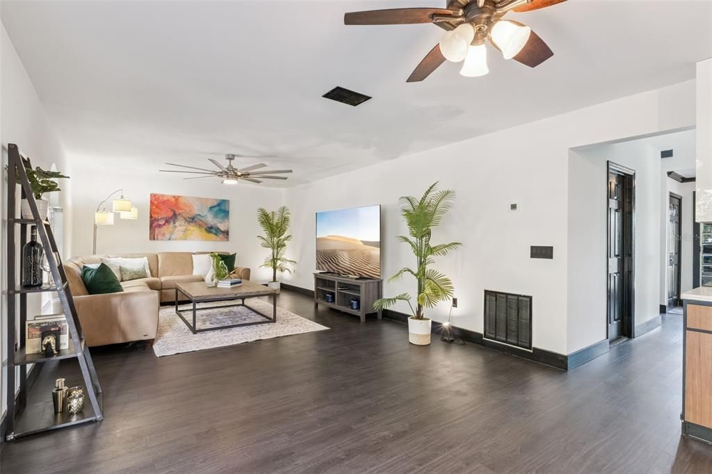 En Venta: $634,900 (4 camas, 2 baños, 2882 Pies cuadrados)