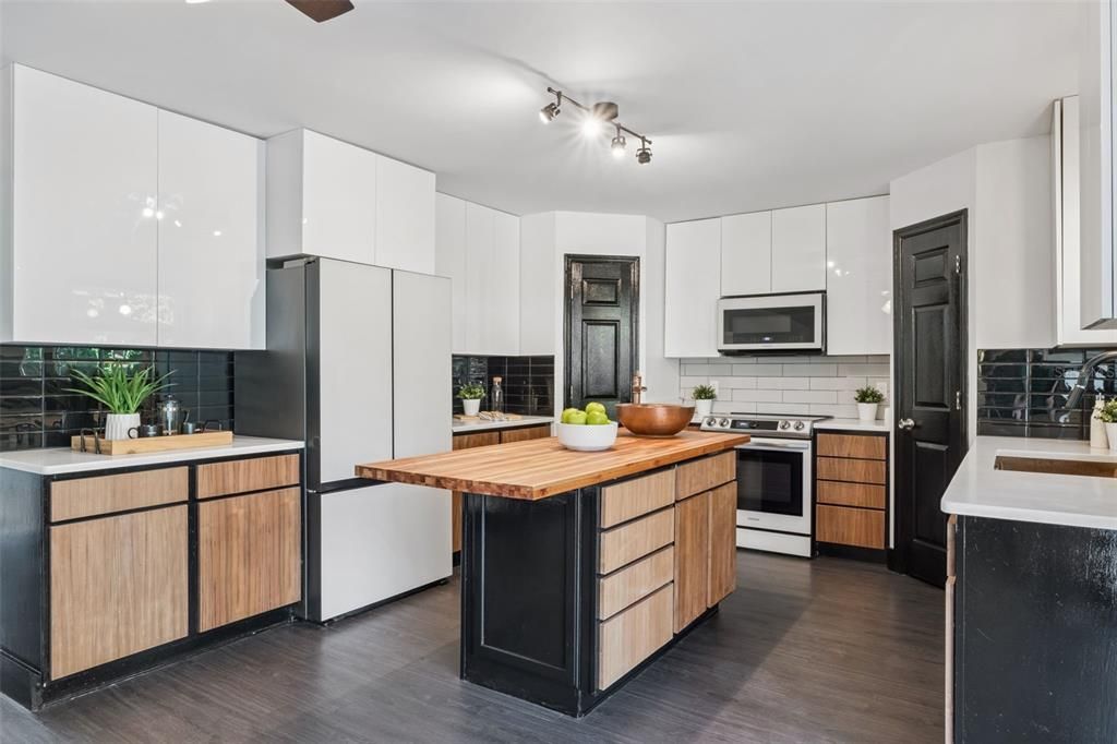 En Venta: $634,900 (4 camas, 2 baños, 2882 Pies cuadrados)