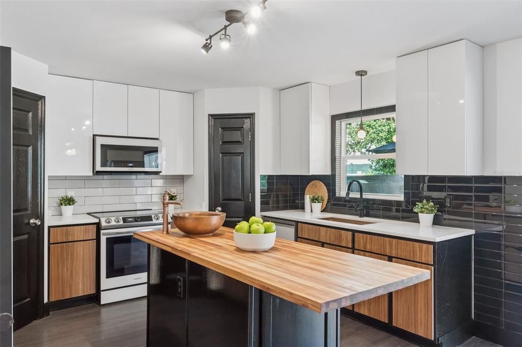 En Venta: $634,900 (4 camas, 2 baños, 2882 Pies cuadrados)