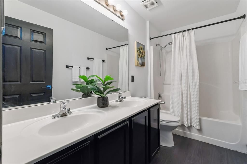 En Venta: $634,900 (4 camas, 2 baños, 2882 Pies cuadrados)