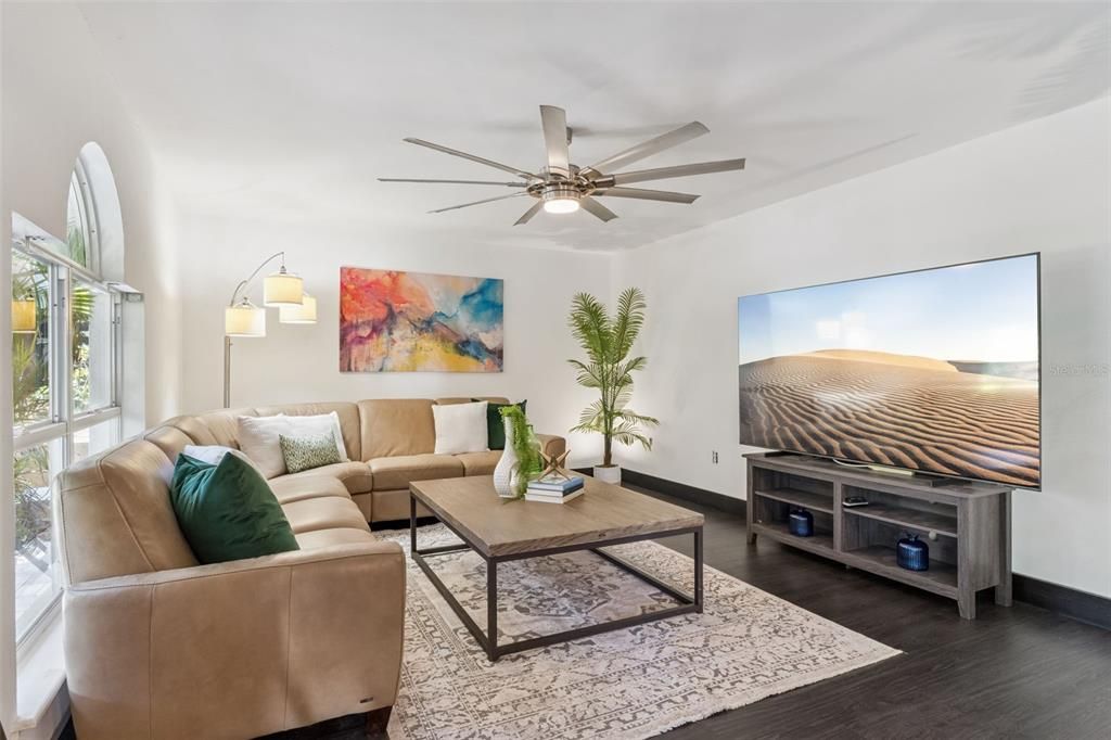 En Venta: $634,900 (4 camas, 2 baños, 2882 Pies cuadrados)