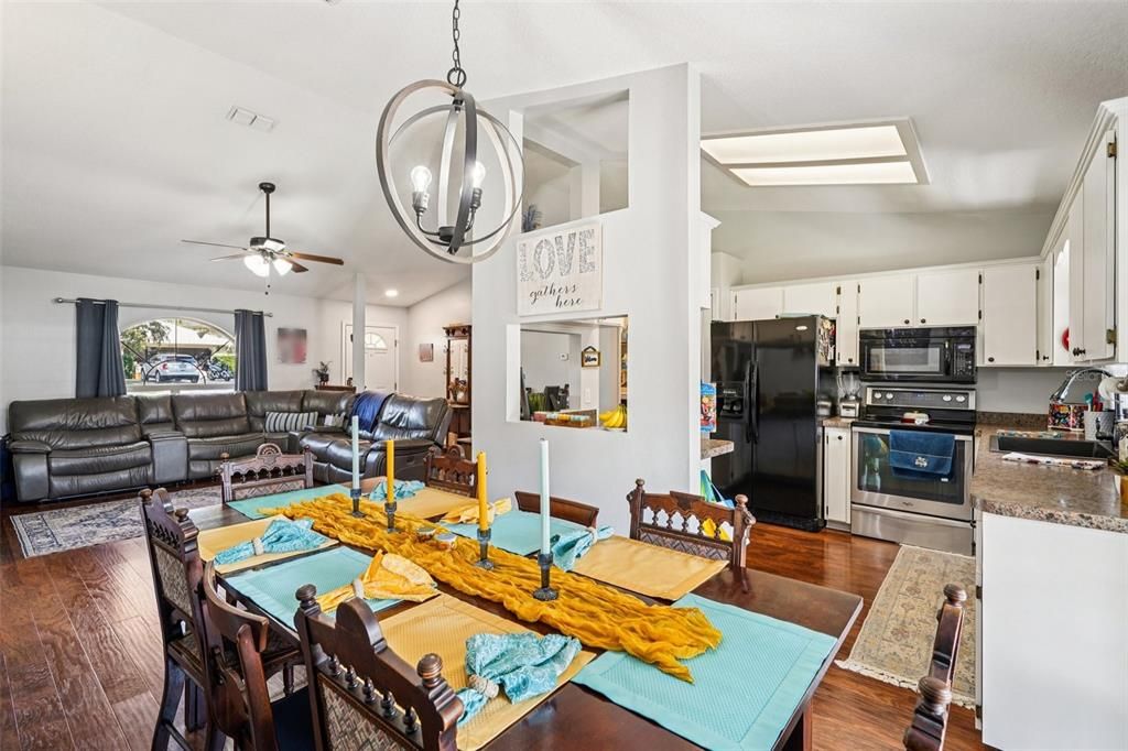 En Venta: $309,000 (3 camas, 2 baños, 1338 Pies cuadrados)