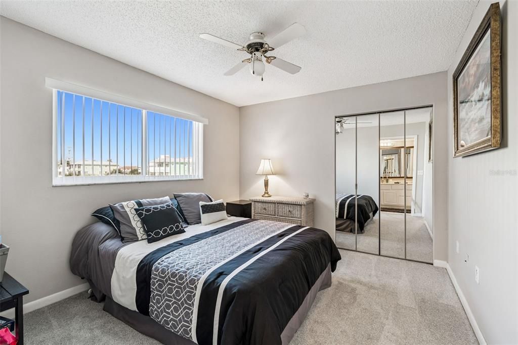 For Sale: $1,295,000 (4 beds, 3 baths, 1870 Square Feet)