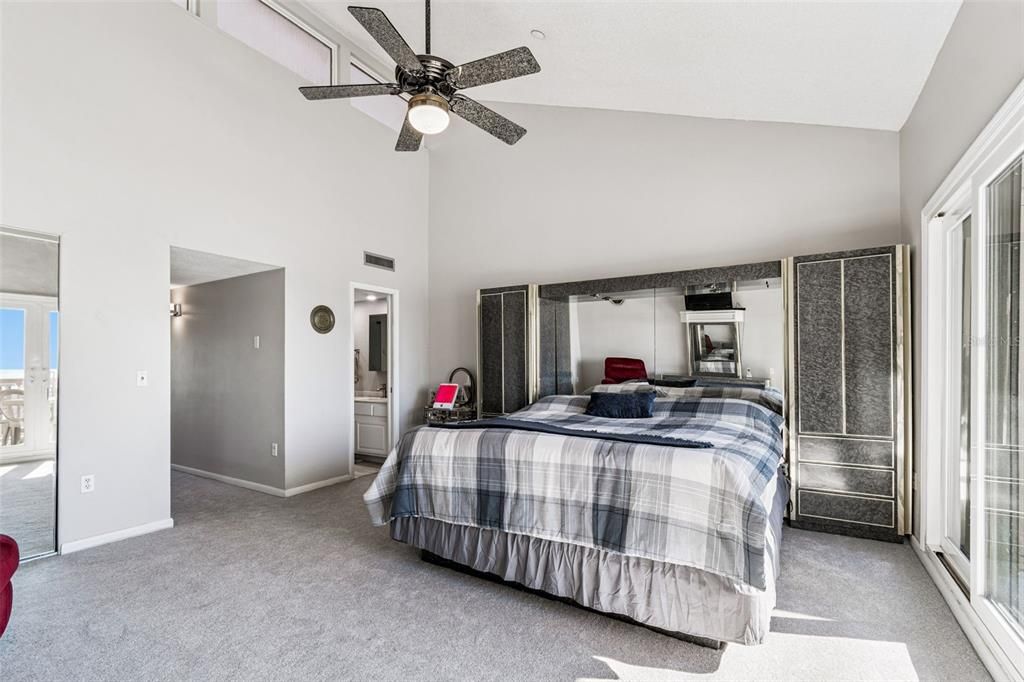 For Sale: $1,295,000 (4 beds, 3 baths, 1870 Square Feet)