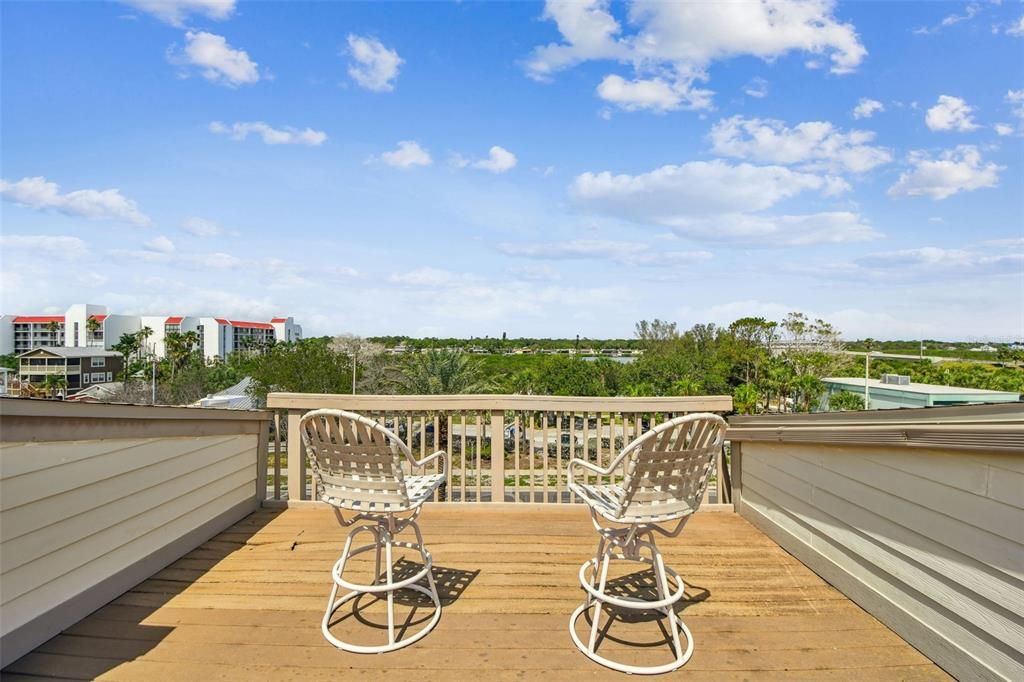 For Sale: $1,295,000 (4 beds, 3 baths, 1870 Square Feet)