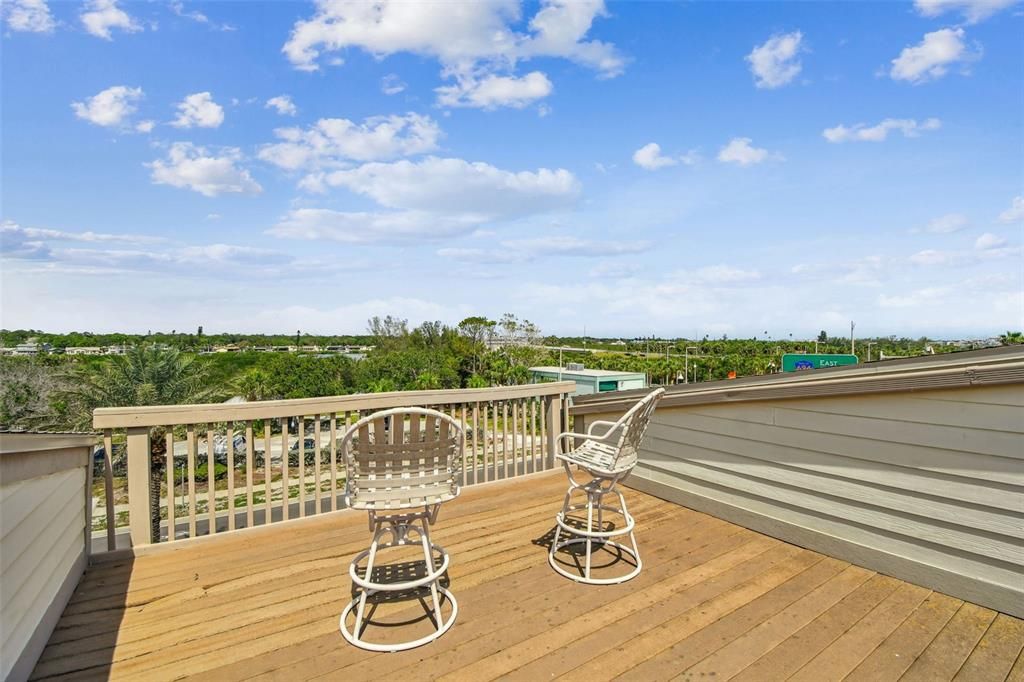 For Sale: $1,295,000 (4 beds, 3 baths, 1870 Square Feet)