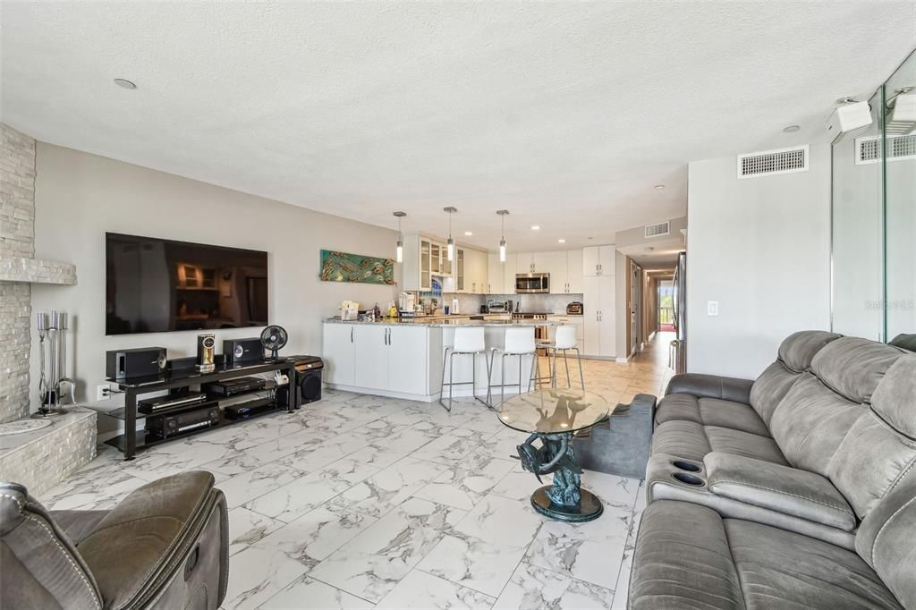 For Sale: $1,295,000 (4 beds, 3 baths, 1870 Square Feet)