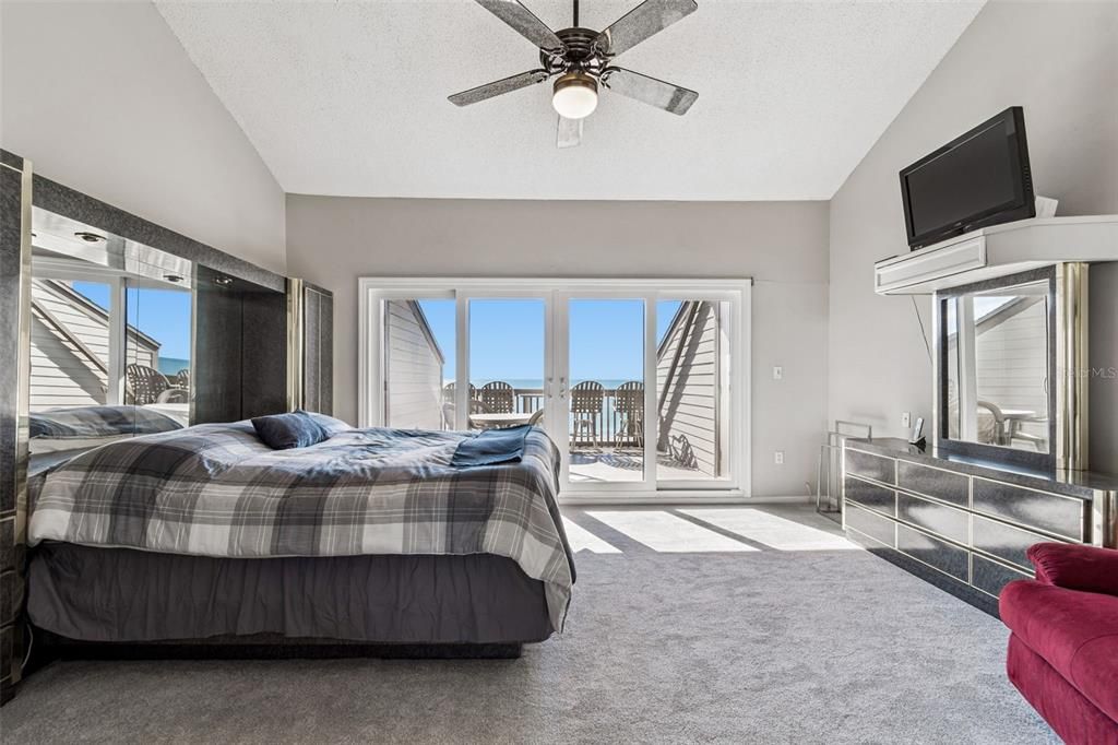 For Sale: $1,295,000 (4 beds, 3 baths, 1870 Square Feet)