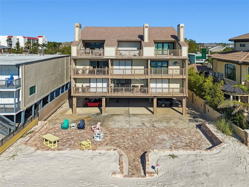 For Sale: $1,295,000 (4 beds, 3 baths, 1870 Square Feet)