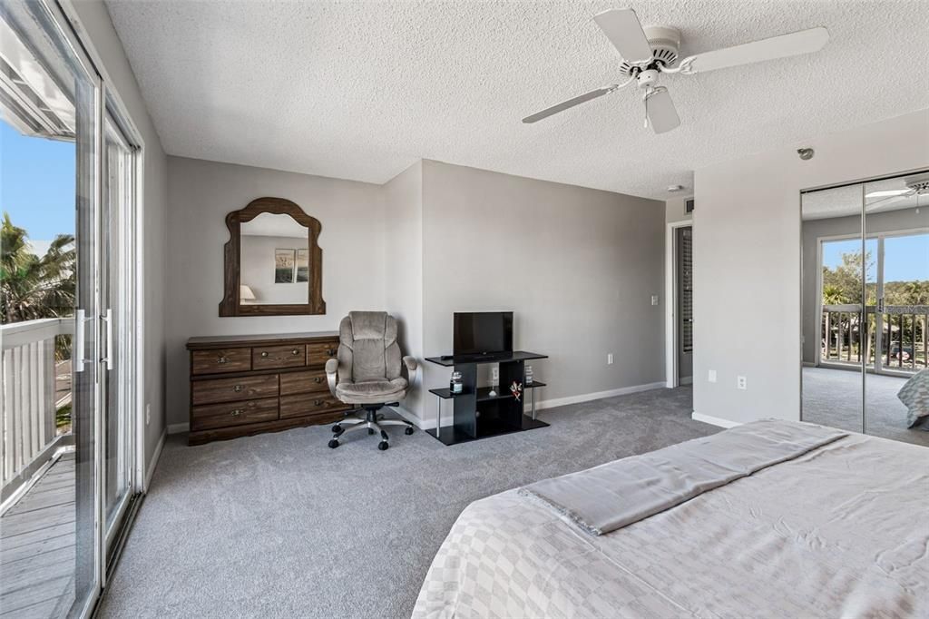 For Sale: $1,295,000 (4 beds, 3 baths, 1870 Square Feet)