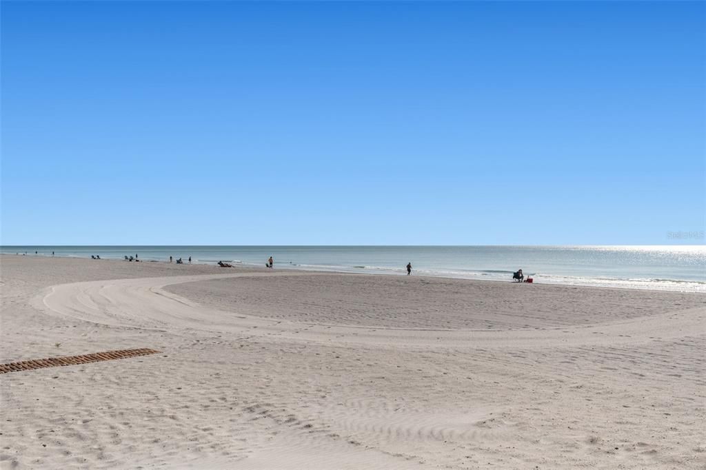 For Sale: $1,295,000 (4 beds, 3 baths, 1870 Square Feet)