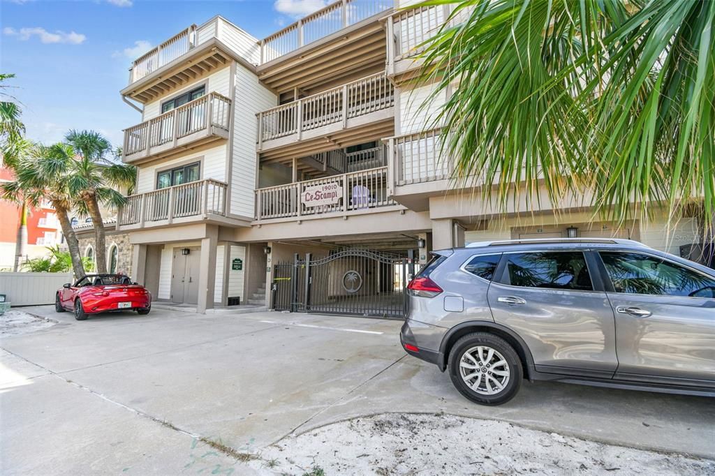 For Sale: $1,295,000 (4 beds, 3 baths, 1870 Square Feet)