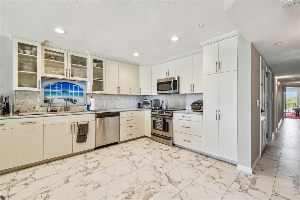 For Sale: $1,295,000 (4 beds, 3 baths, 1870 Square Feet)