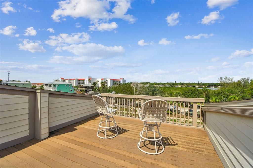 For Sale: $1,295,000 (4 beds, 3 baths, 1870 Square Feet)