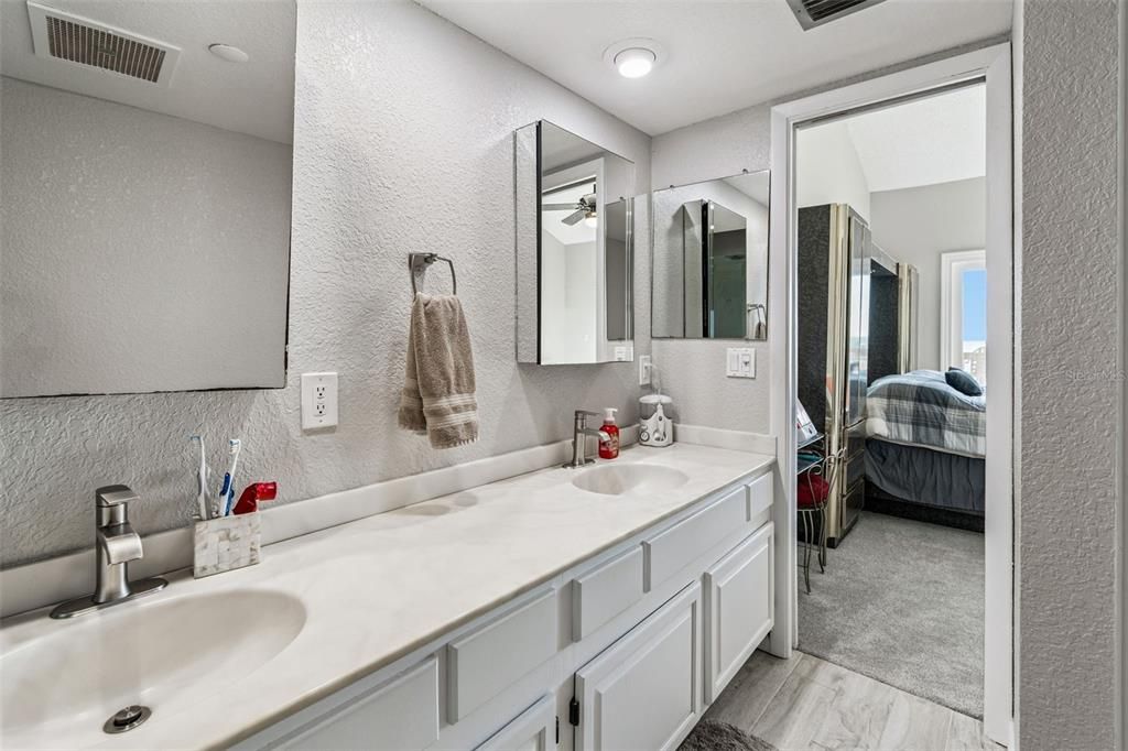 For Sale: $1,295,000 (4 beds, 3 baths, 1870 Square Feet)