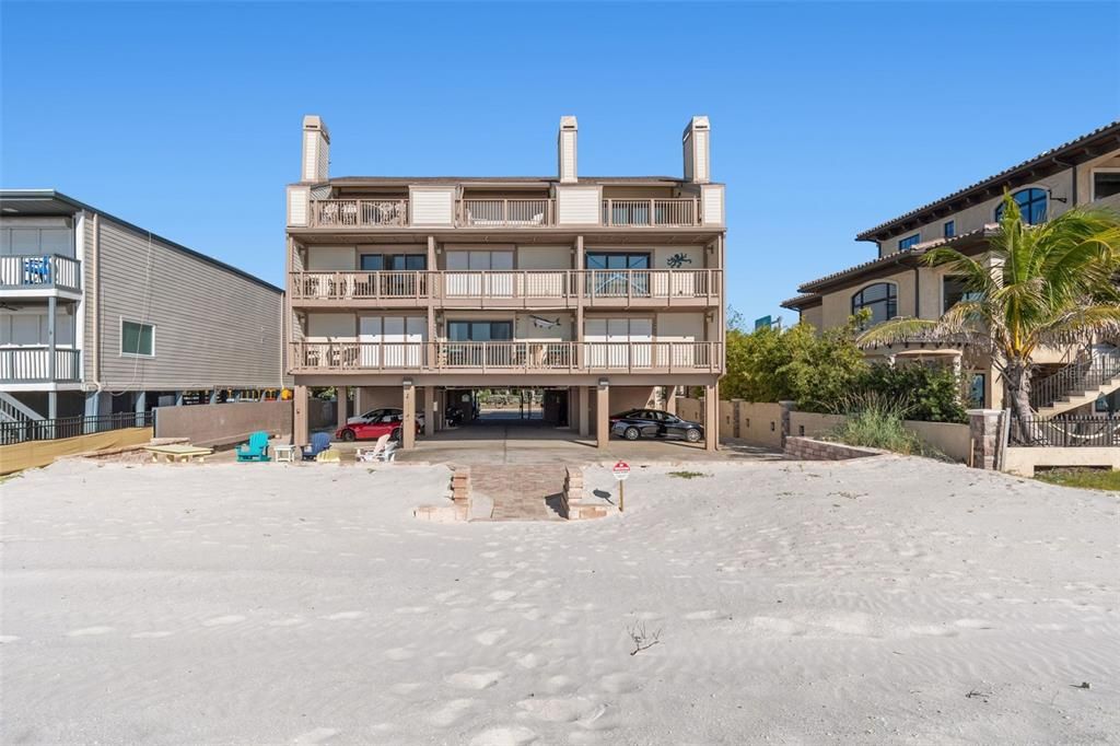 For Sale: $1,295,000 (4 beds, 3 baths, 1870 Square Feet)