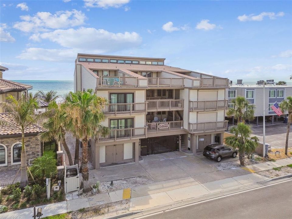 For Sale: $1,295,000 (4 beds, 3 baths, 1870 Square Feet)