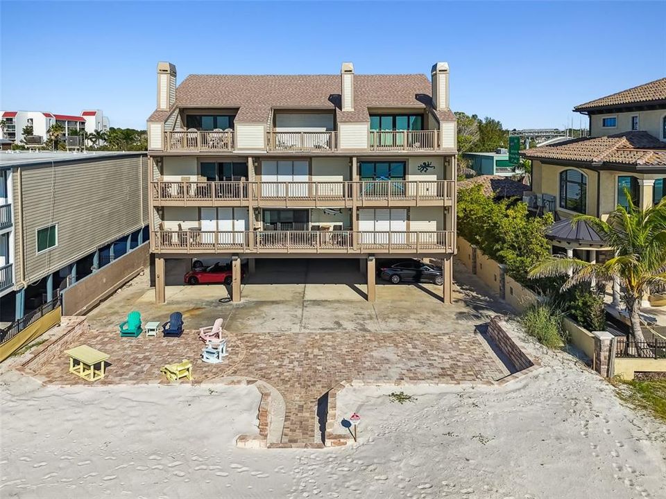 For Sale: $1,295,000 (4 beds, 3 baths, 1870 Square Feet)