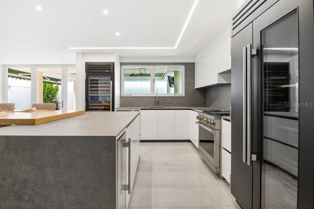 En Venta: $1,600,000 (5 camas, 3 baños, 3888 Pies cuadrados)