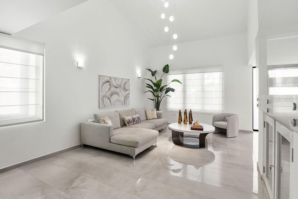 En Venta: $1,600,000 (5 camas, 3 baños, 3888 Pies cuadrados)