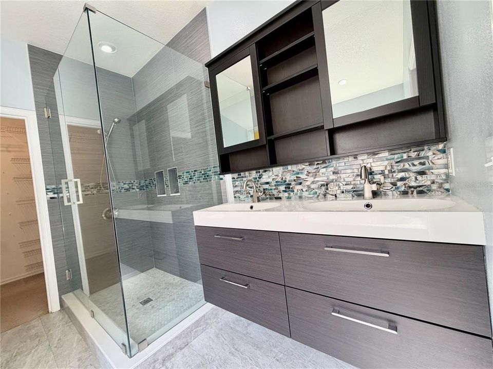 待售: $379,900 (4 贝兹, 2 浴室, 2074 平方英尺)