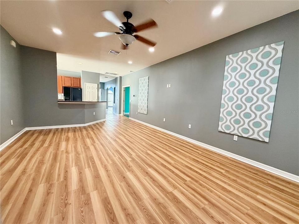 待售: $379,900 (4 贝兹, 2 浴室, 2074 平方英尺)