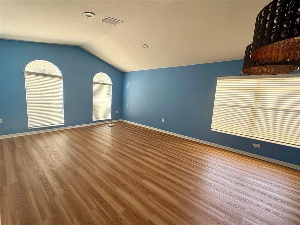 待售: $379,900 (4 贝兹, 2 浴室, 2074 平方英尺)