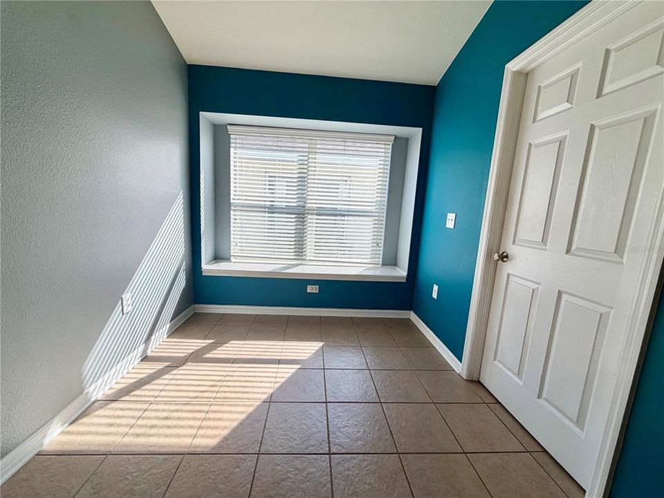 待售: $379,900 (4 贝兹, 2 浴室, 2074 平方英尺)