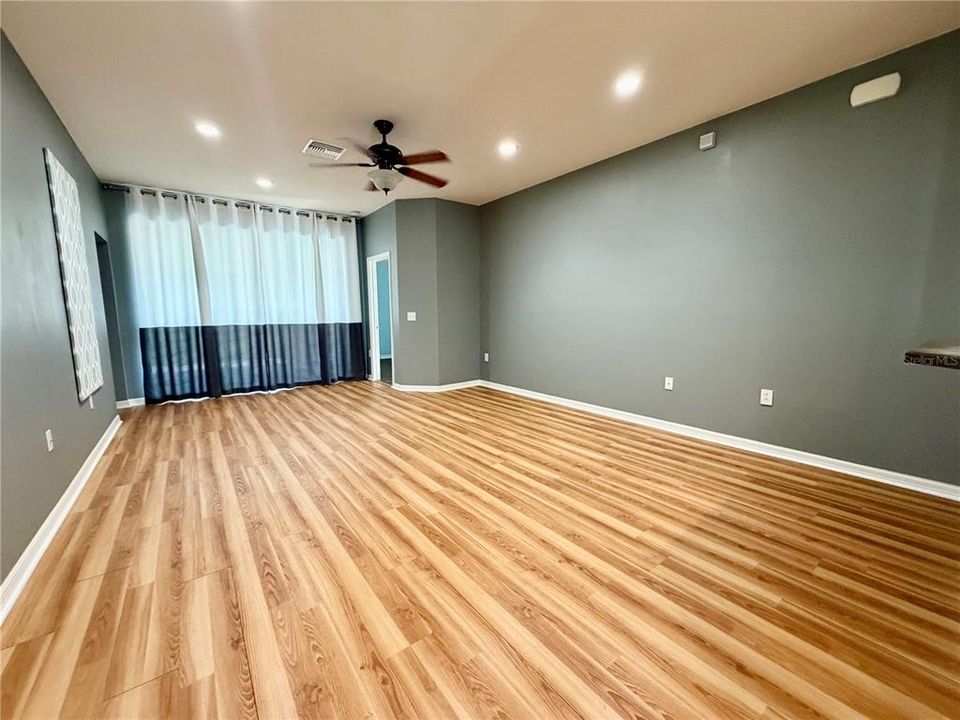 待售: $379,900 (4 贝兹, 2 浴室, 2074 平方英尺)