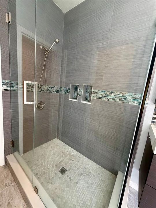 待售: $379,900 (4 贝兹, 2 浴室, 2074 平方英尺)