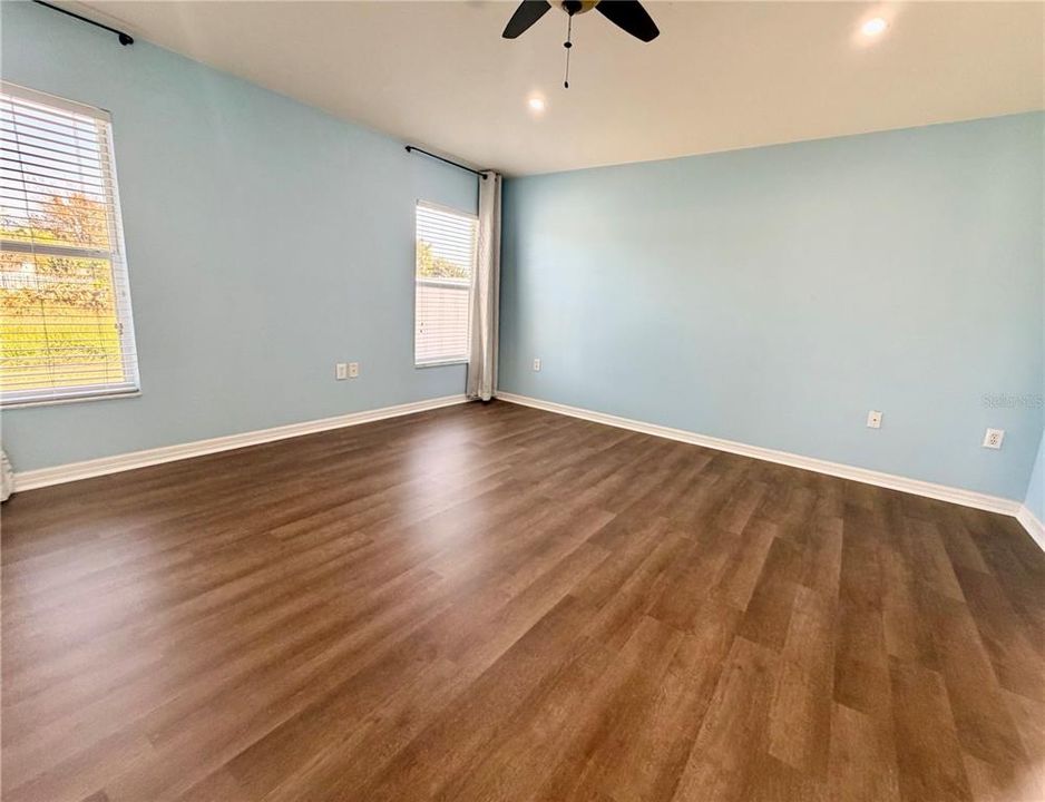 待售: $379,900 (4 贝兹, 2 浴室, 2074 平方英尺)