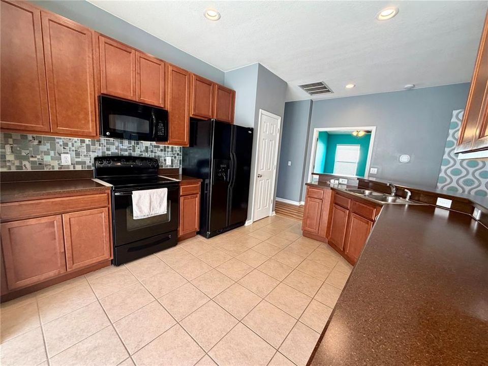 待售: $379,900 (4 贝兹, 2 浴室, 2074 平方英尺)