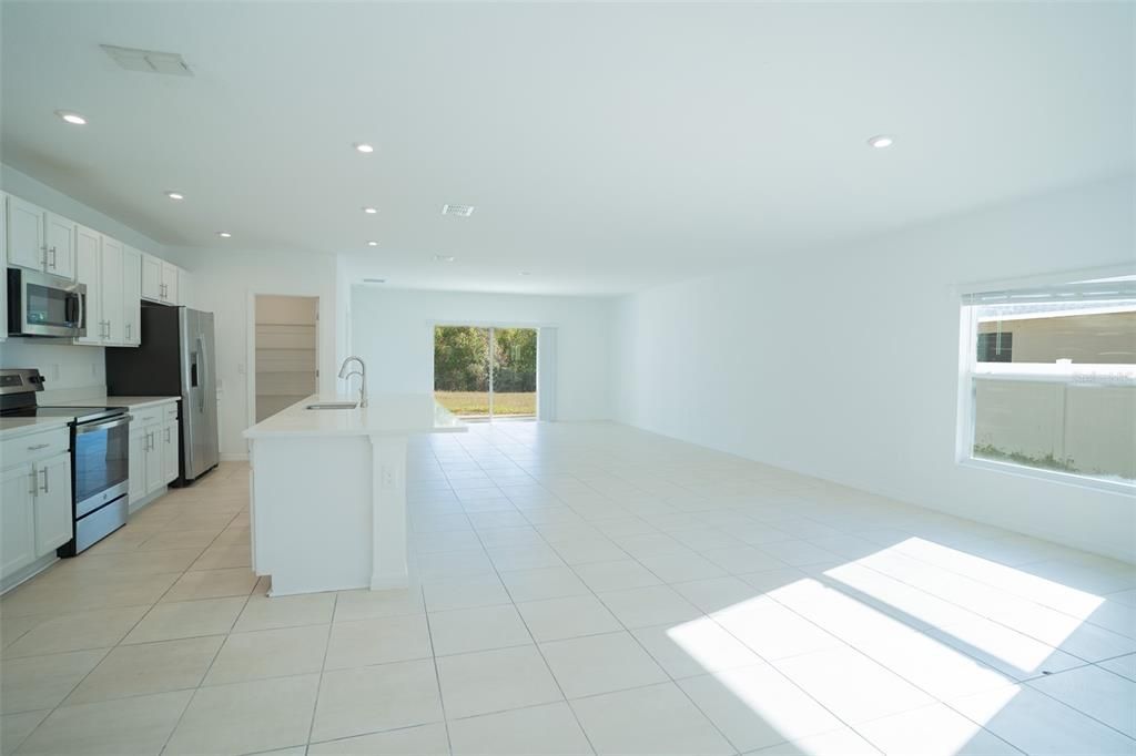 For Sale: $360,000 (4 beds, 3 baths, 2106 Square Feet)