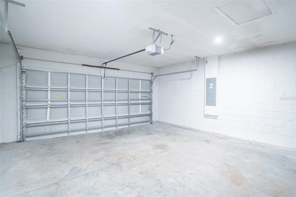 For Sale: $360,000 (4 beds, 3 baths, 2106 Square Feet)