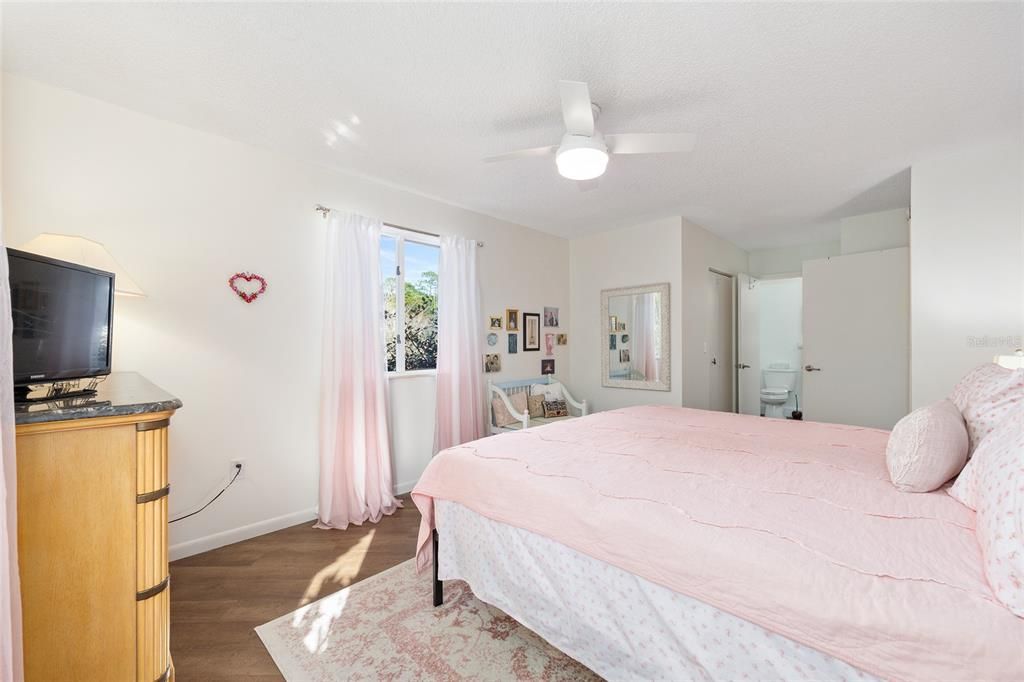 En Venta: $186,200 (2 camas, 2 baños, 1168 Pies cuadrados)