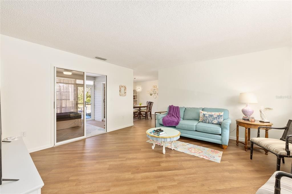 En Venta: $186,200 (2 camas, 2 baños, 1168 Pies cuadrados)